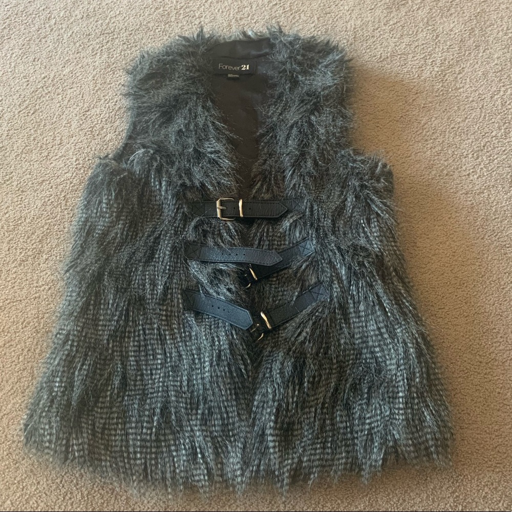 Women’s gray faux fur vest